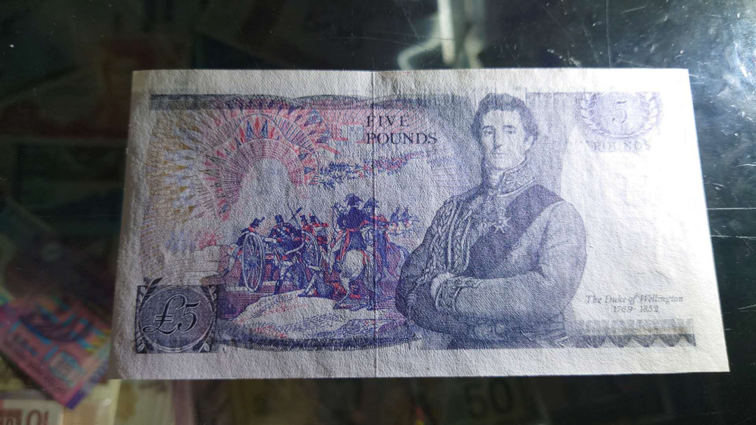 【囧羊收藏】精选微拍第12期（2021年第三期）世界纸币场 英国D序列5镑 全新UNC