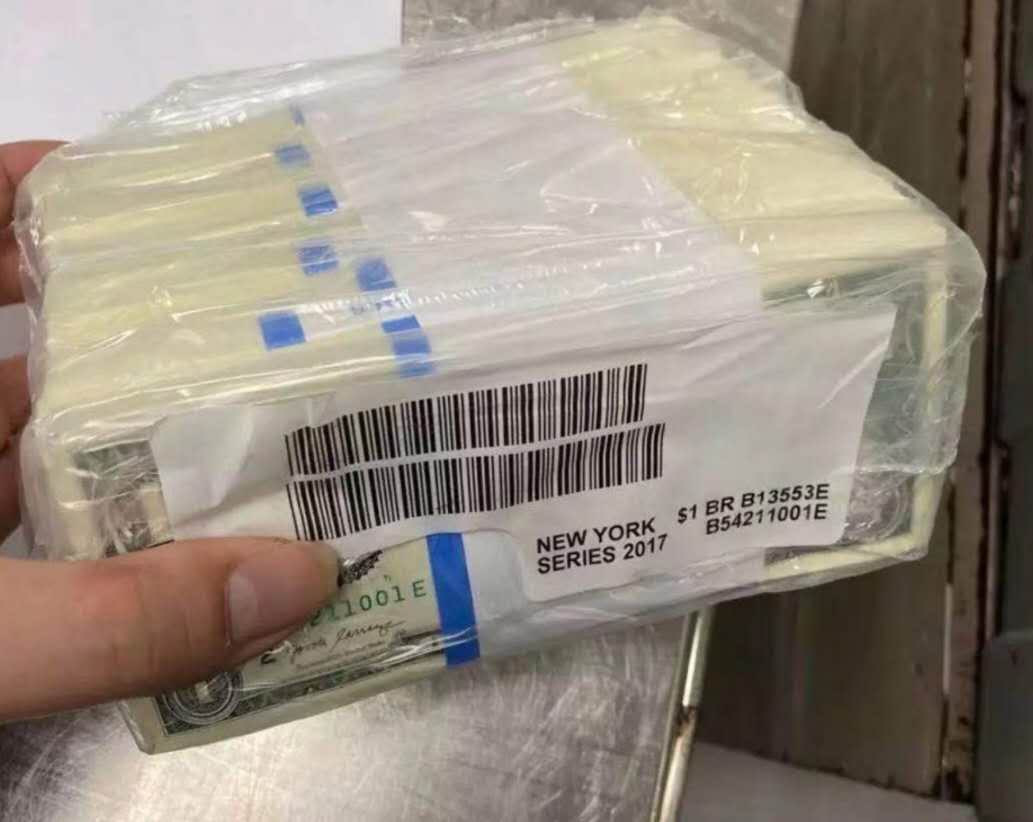 【囧羊收藏】精选微拍第12期（2021年第三期）世界纸币场 2017年美国1元 捆拆原刀百张为一件（拍的是54211101~200这一刀）内含11111