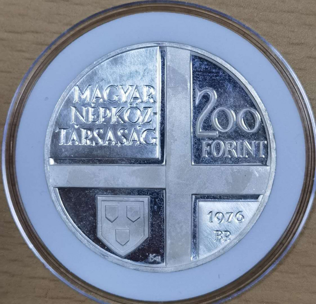 北京马甸外币专卖微拍第三十八期，金银币专场，陆续上新，欢迎光临 1976年匈牙利200福林银币，重量：28克，成色：640，品相如图