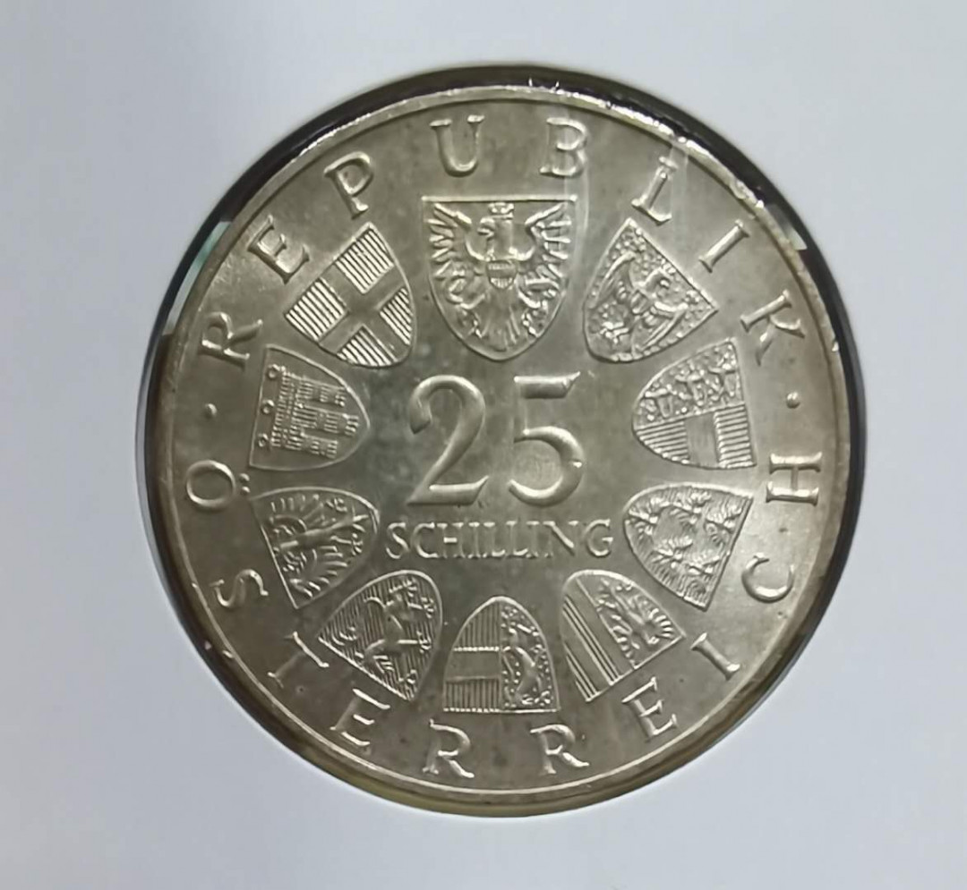 北京马甸外币专卖微拍第三十八期，金银币专场，陆续上新，欢迎光临  	1965年奥地利25先令纪念银币，重13克，成色：800，品相如图