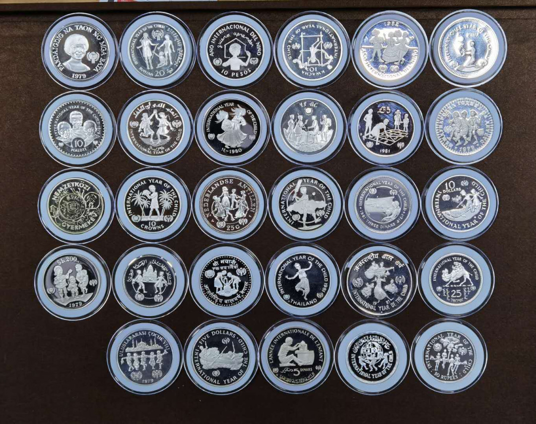 北京马甸外币专卖微拍第三十八期，金银币专场，陆续上新，欢迎光临 1979年国际儿童年银币29枚（缺中国1枚）大全套，有证书无盒，品相如图部分有氧化