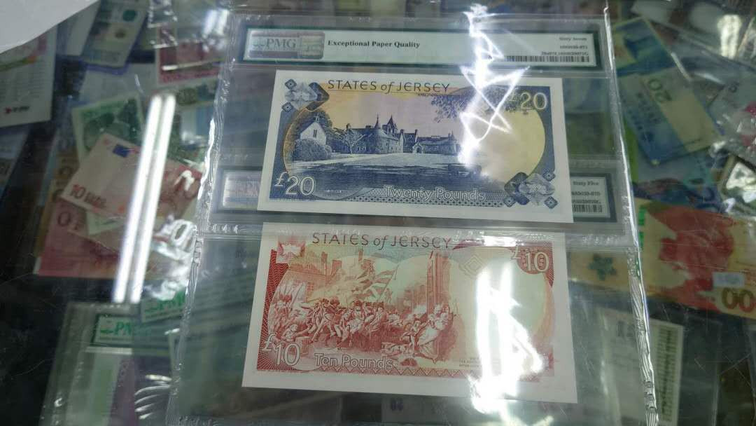 【囧羊收藏】精选微拍第12期（2021年第三期）世界纸币场 2000年泽西岛10镑+20镑 全同号小号88一对  PMG65/67E如图