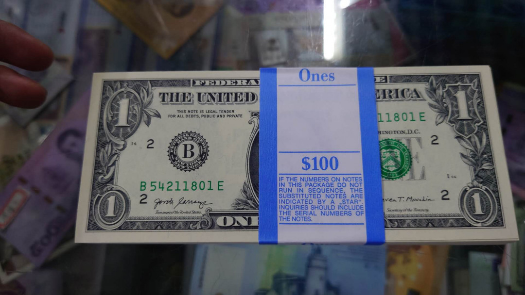 【囧羊收藏】精选微拍第12期（2021年第三期）世界纸币场 2017年美国1元 捆拆原刀百张为一件 54211801-900 全新绝品