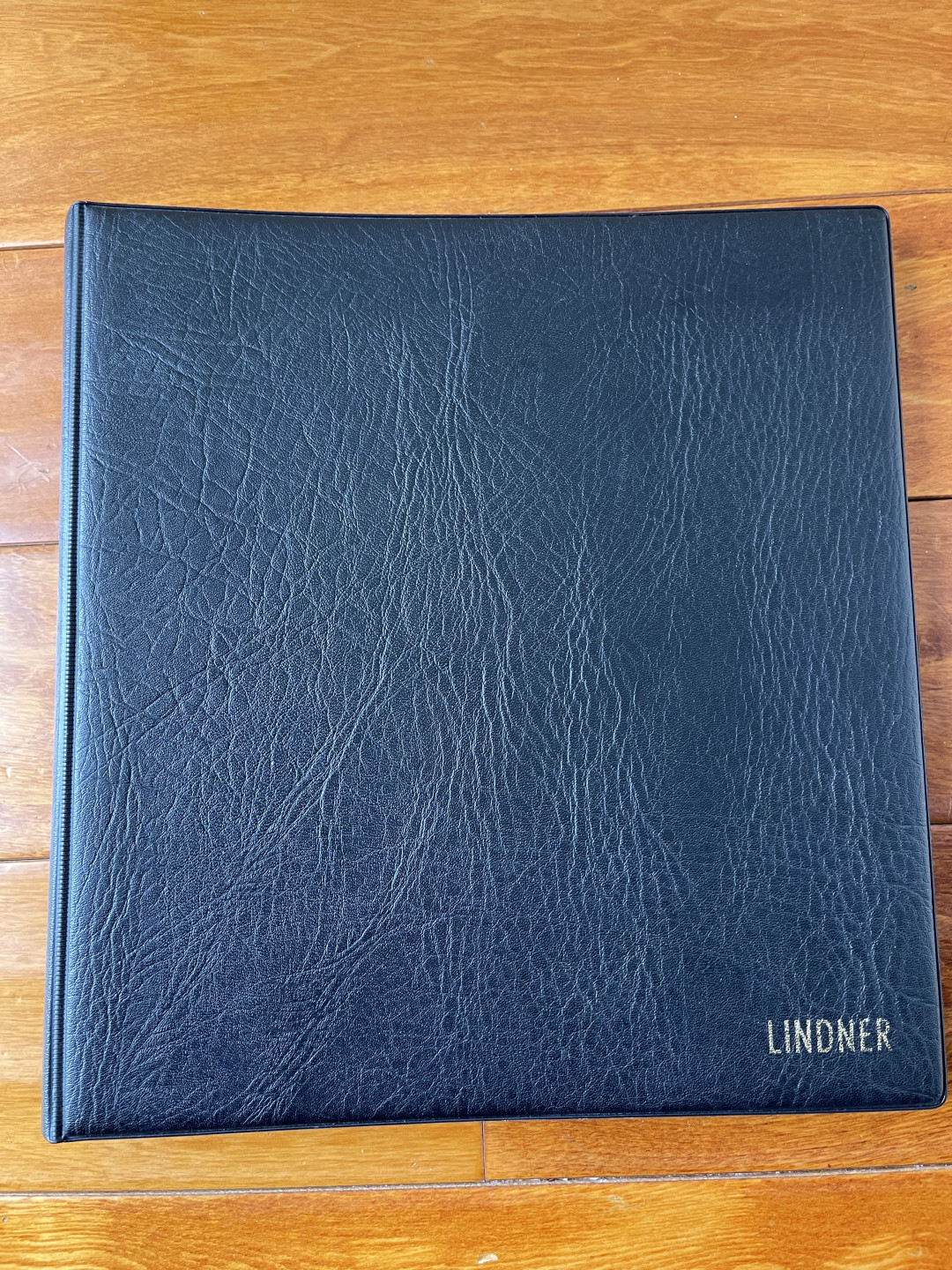 《外钞收藏家》2021年第3拍（98期） 林德纸币册 包含20张内页，可以放40张评级币 册子95成新 原价要500多才能配好