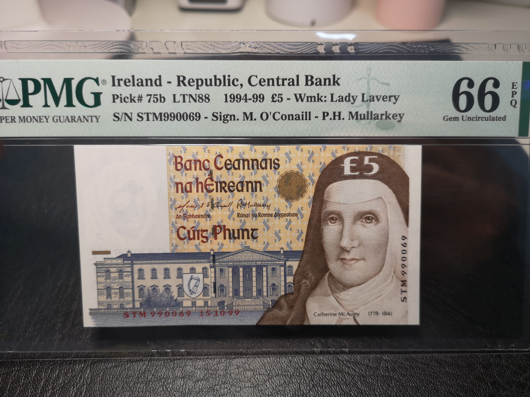 《外钞收藏家》2021年第3拍（98期） 爱尔兰末版1999年5镑 PMG66
