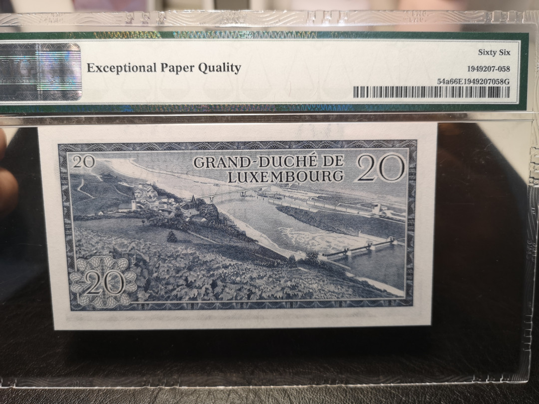 《外钞收藏家》2021年第3拍（98期） 卢森堡1966年20法郎 PMG66  精致的风景雕刻 