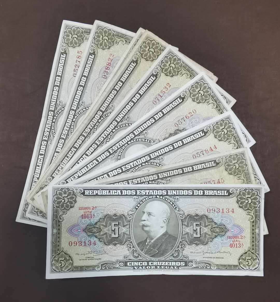 北京马甸外币专卖第三十九期，纸币专场，陆续上新，欢迎关注 	早期巴西美元版纸币10张，品相如图：流通品5一8品