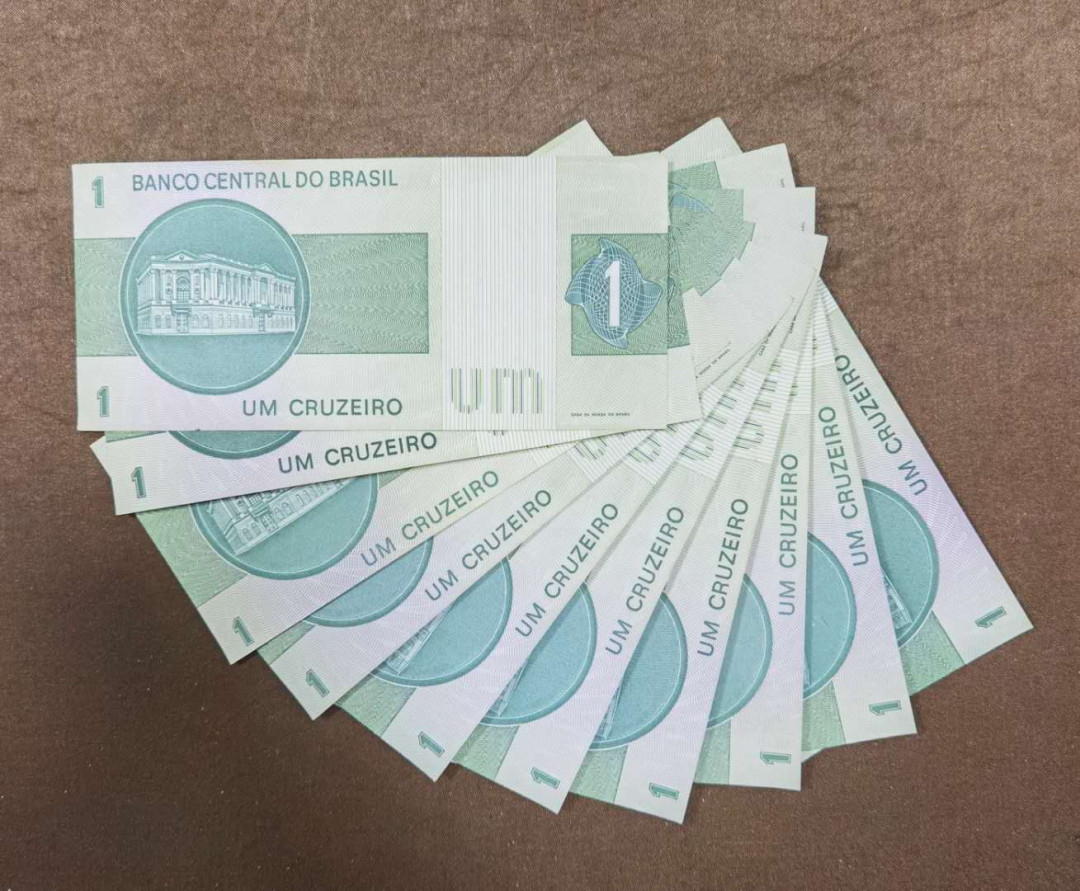 北京马甸外币专卖第三十九期，纸币专场，陆续上新，欢迎关注 巴西早期女神版纸币10张，品相如图：流通品7一9品 