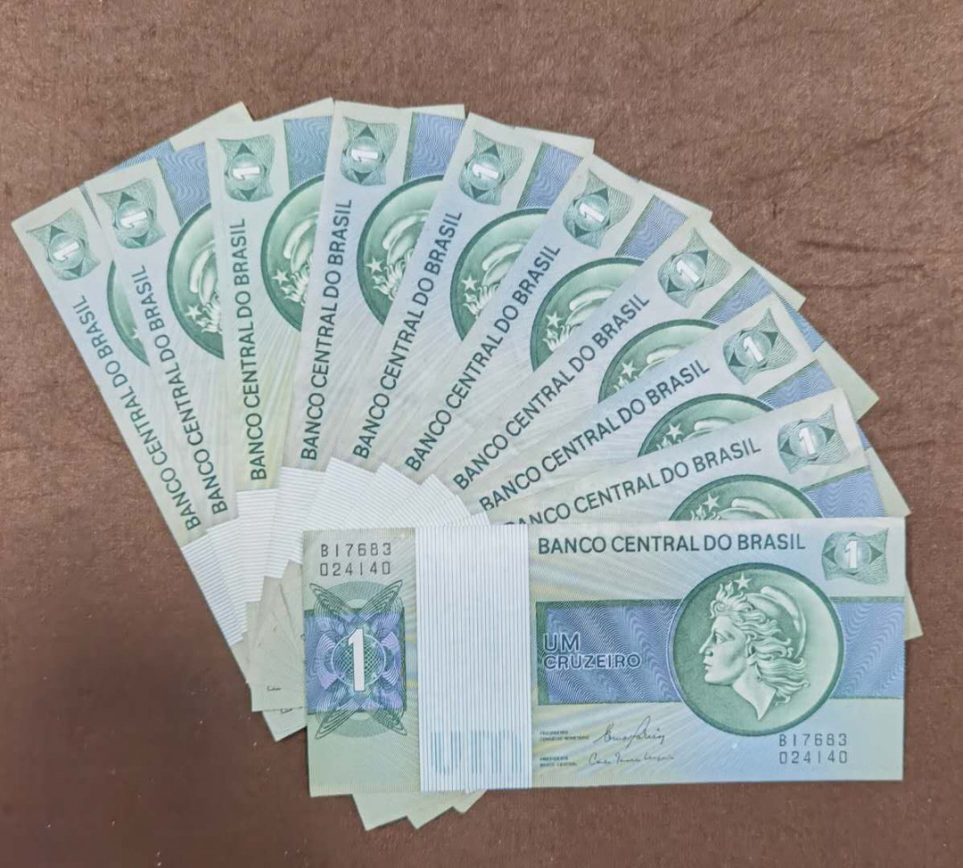 北京马甸外币专卖第三十九期，纸币专场，陆续上新，欢迎关注 巴西早期女神版纸币10张，品相如图：流通品7一9品 