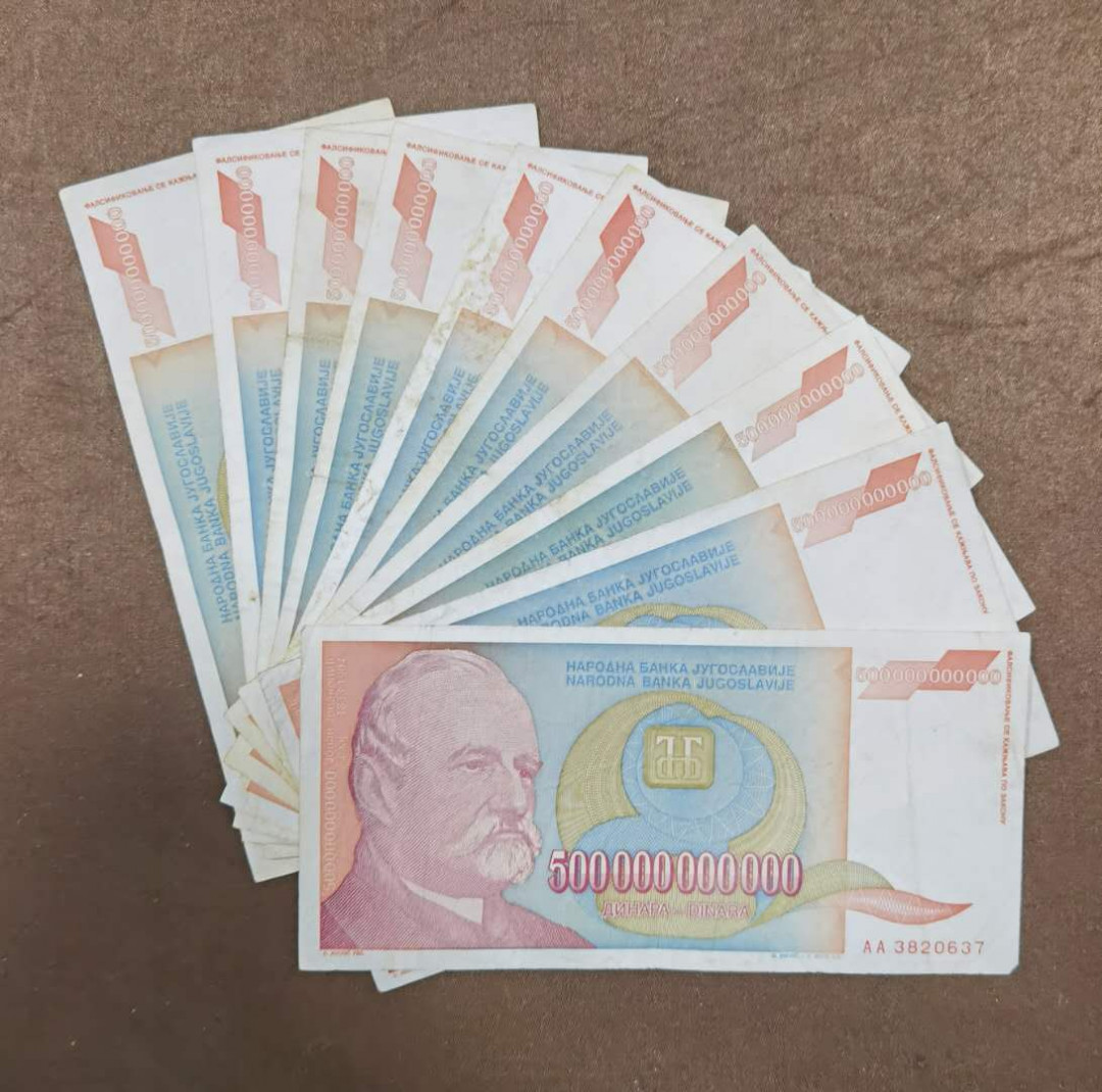 北京马甸外币专卖第三十九期，纸币专场，陆续上新，欢迎关注 	南斯拉夫5千亿纸币（当年的世界最值纸币），品相如图，流通品5一6品 