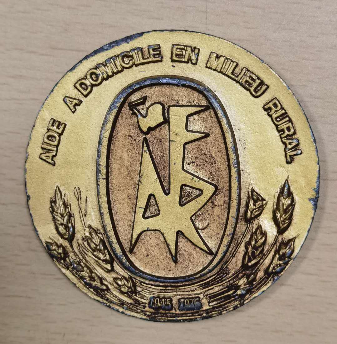 北京马甸外币专卖微拍第四十期，外国纪念章专场，陆续上新，欢迎关注 法国纪念大铜章，直径：67mm，重量：176克，品相如图