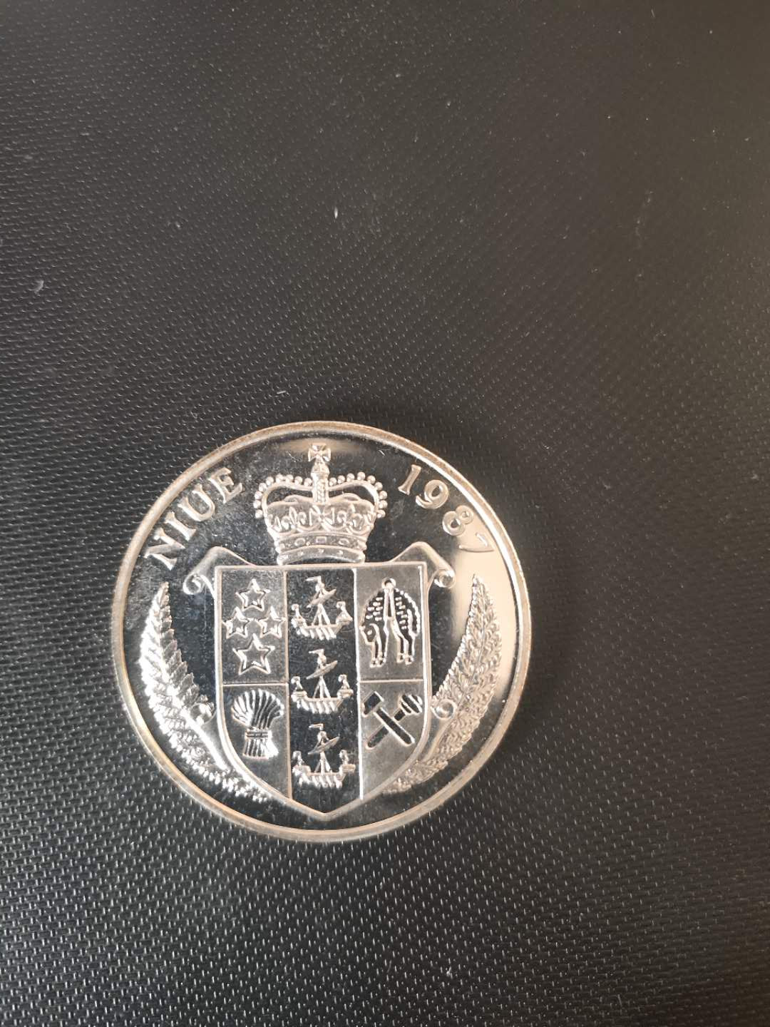 N&C第3期: 近现代外国银币专场 1987年纽埃50元大银币 网球运动员纪念币