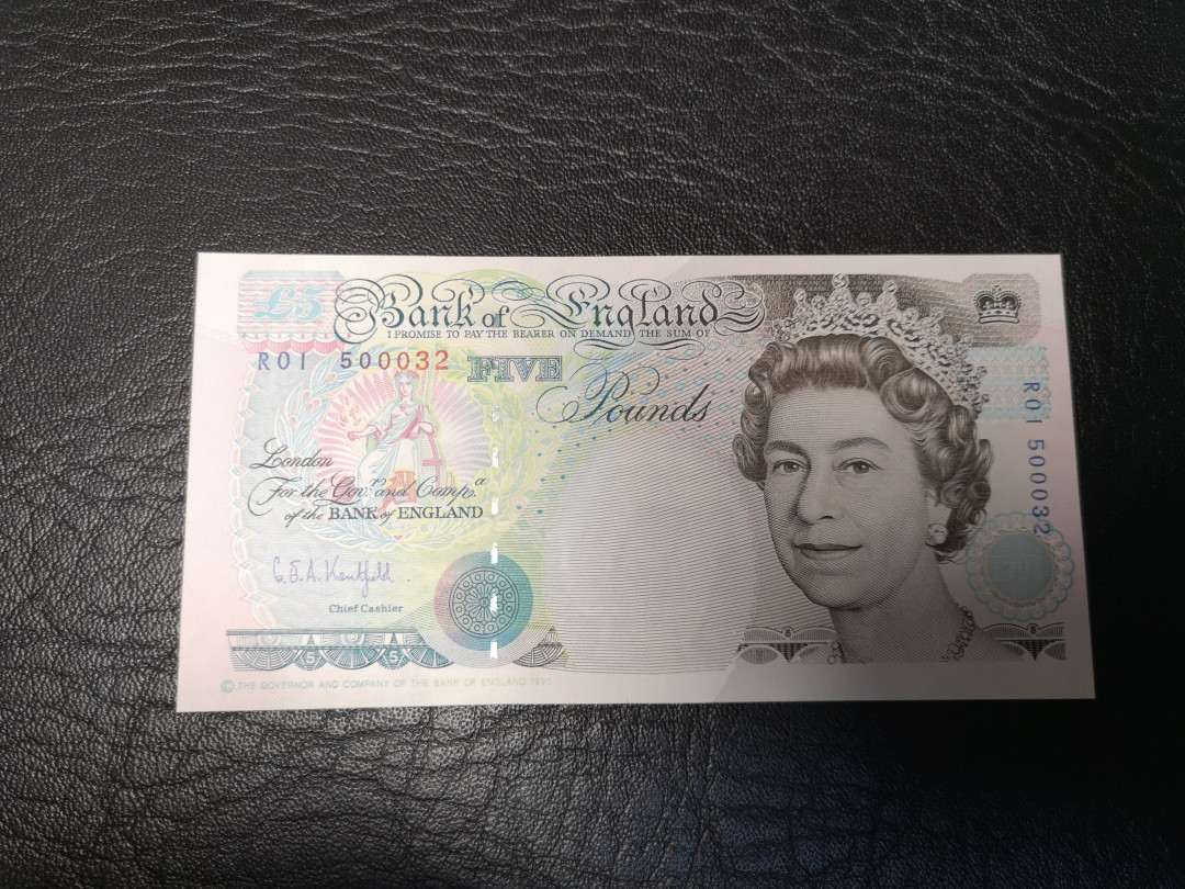《外钞收藏家》2021年第4拍（99期） 英国E序列5镑 500032同号系列 全新UNC   