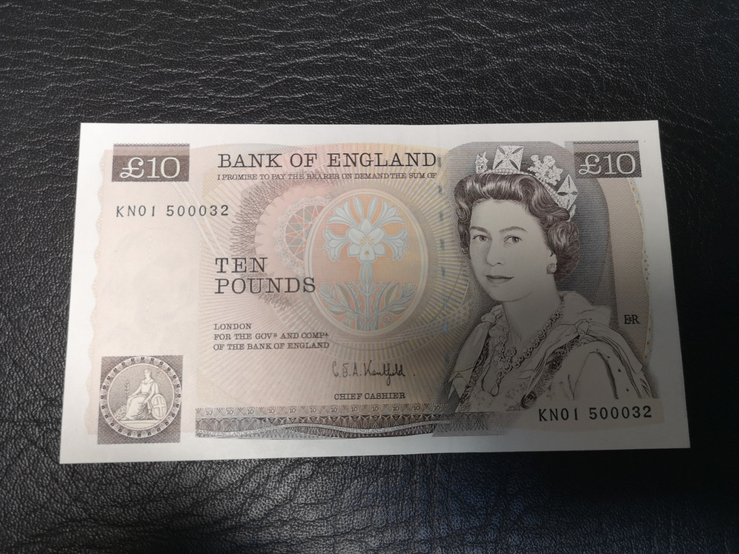 《外钞收藏家》2021年第4拍（99期） 英国D序列10镑 500032全同号系列 全新UNC