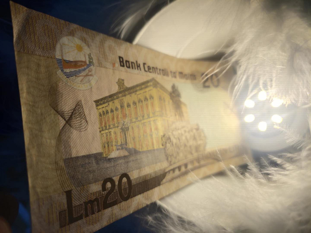 N&C第5期 最后一拍: 外国纸币裸钞专场 1967年马耳他20里拉背彩 九品