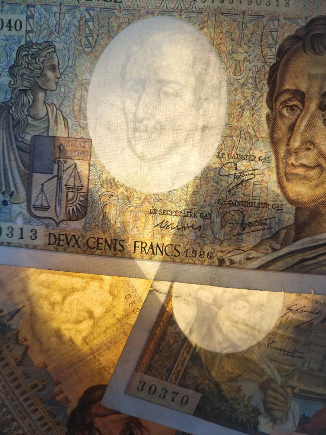 N&C第5期 最后一拍: 外国纸币裸钞专场 老版法国法郎三张，品如图 有针孔