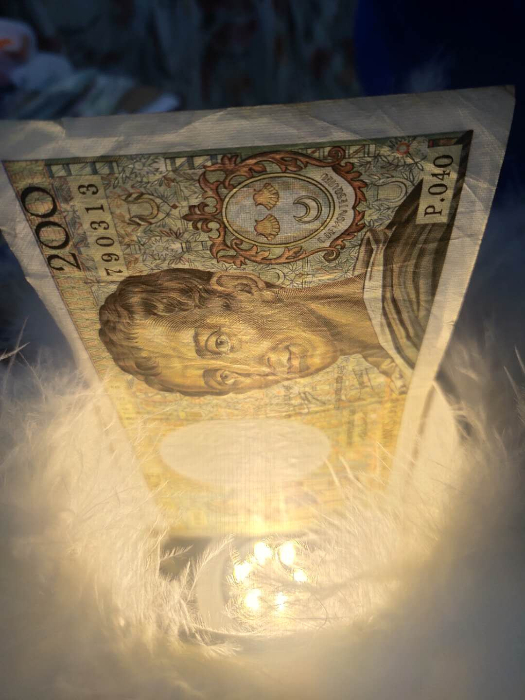 N&C第5期 最后一拍: 外国纸币裸钞专场 老版法国法郎三张，品如图 有针孔