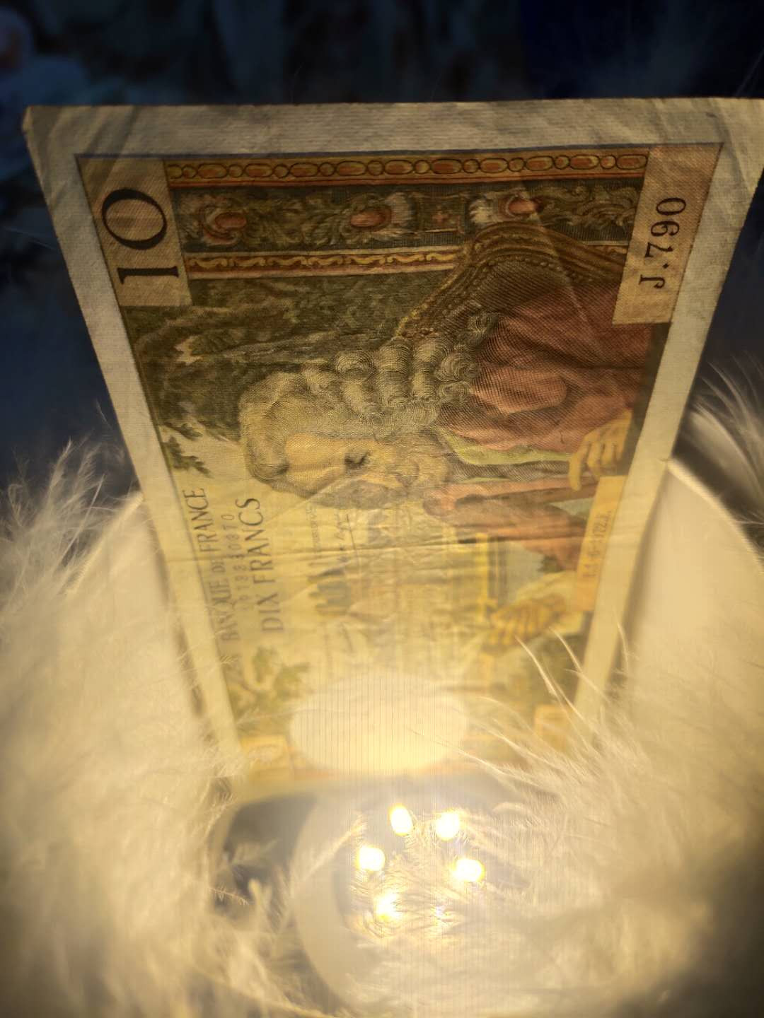 N&C第5期 最后一拍: 外国纸币裸钞专场 老版法国法郎三张，品如图 有针孔