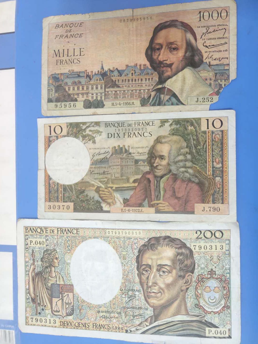 N&C第5期 最后一拍: 外国纸币裸钞专场 老版法国法郎三张，品如图 有针孔