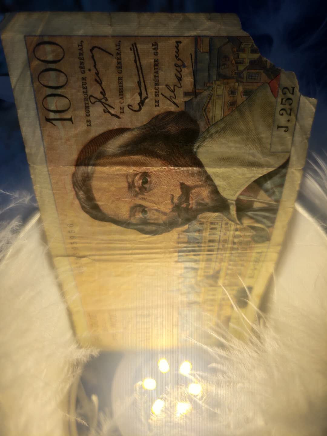 N&C第5期 最后一拍: 外国纸币裸钞专场 老版法国法郎三张，品如图 有针孔