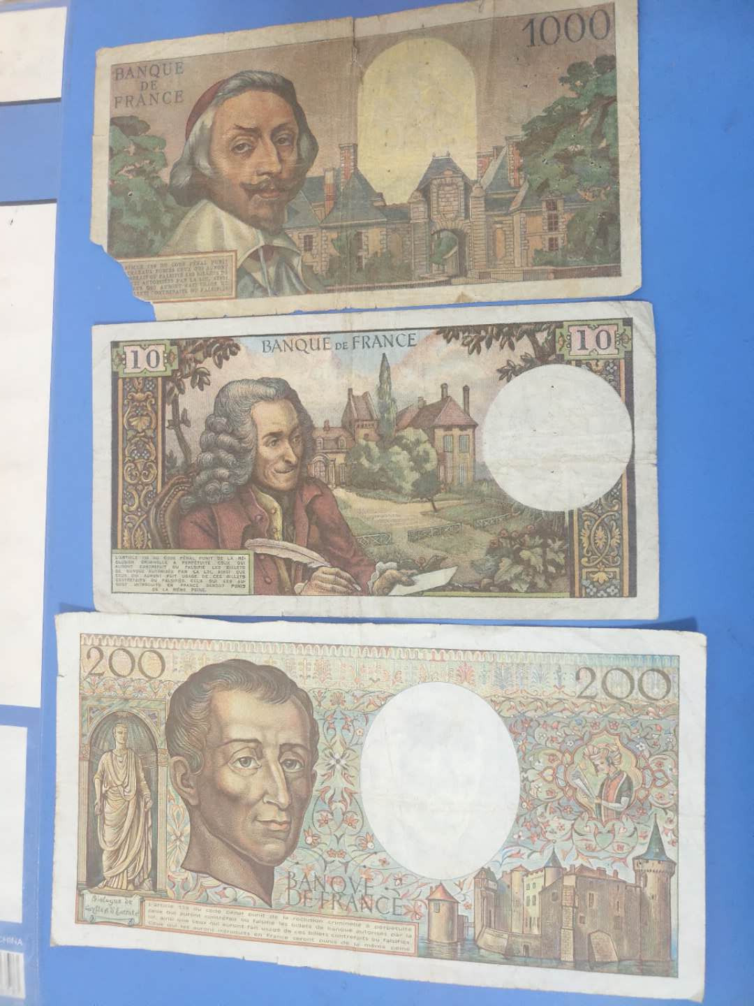 N&C第5期 最后一拍: 外国纸币裸钞专场 老版法国法郎三张，品如图 有针孔