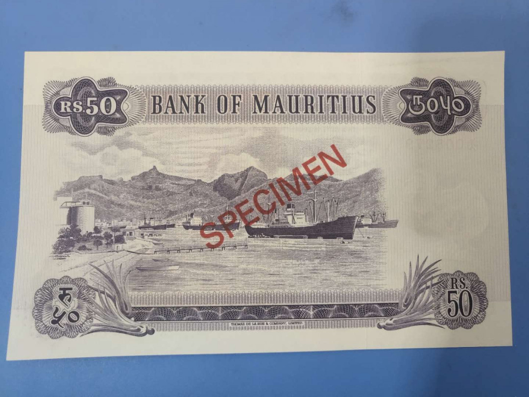 N&C第十一期: 欢乐捡漏场 毛里求斯50卢比样票戎装女王 UNC 日本购回