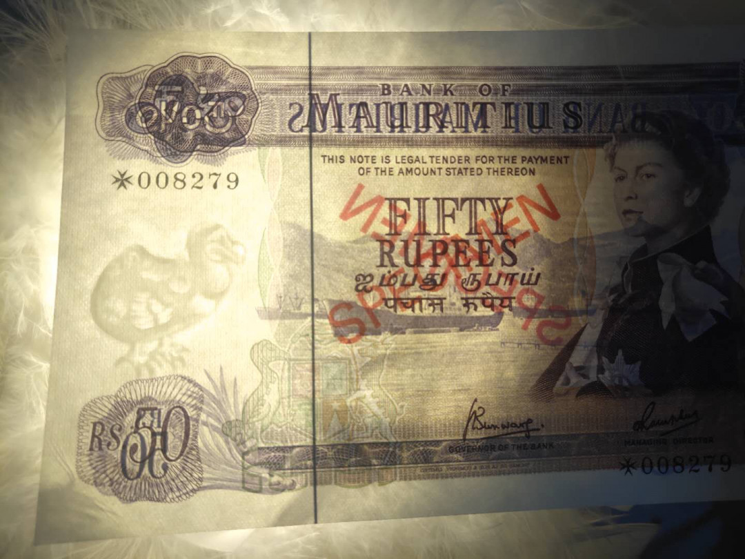 N&C第十一期: 欢乐捡漏场 毛里求斯50卢比样票戎装女王 UNC 日本购回