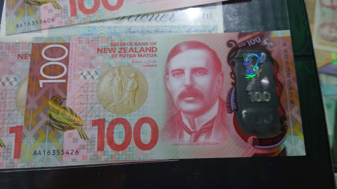 【囧羊收藏】精选微拍第13期（2021年第四期）~纸币硬币混合篇 2016年新西兰100元纪念钞 首发AA冠 裸钞全新UNC绝品（同款售出的评了68分见参考图）