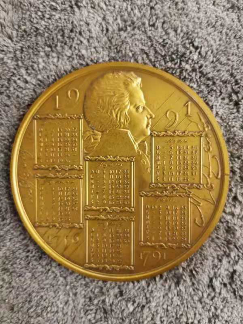 喜迎🐂年麦朵尔艺术第一拍 1991年日历章