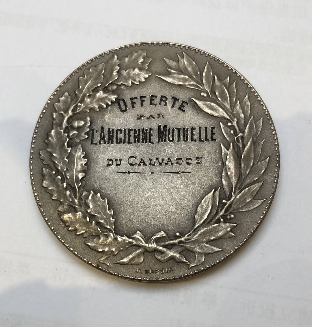 喜迎🐂年艺术麦朵尔第二场拍卖 消防队员