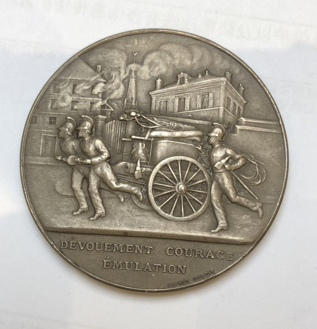 喜迎🐂年艺术麦朵尔第二场拍卖 消防队员