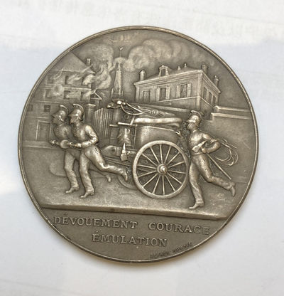 喜迎🐂年艺术麦朵尔第二场拍卖 - 消防队员