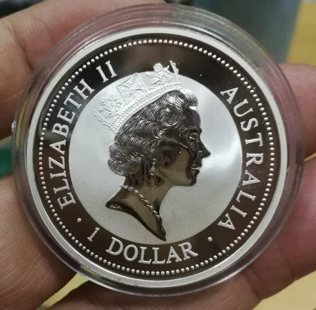 N&C第4期: 中外古钱币专场 上期补拍: Lot.27 1996年澳大利亚镶金熊猫翠鸟 银币，重1盎司，999银，金0.6克