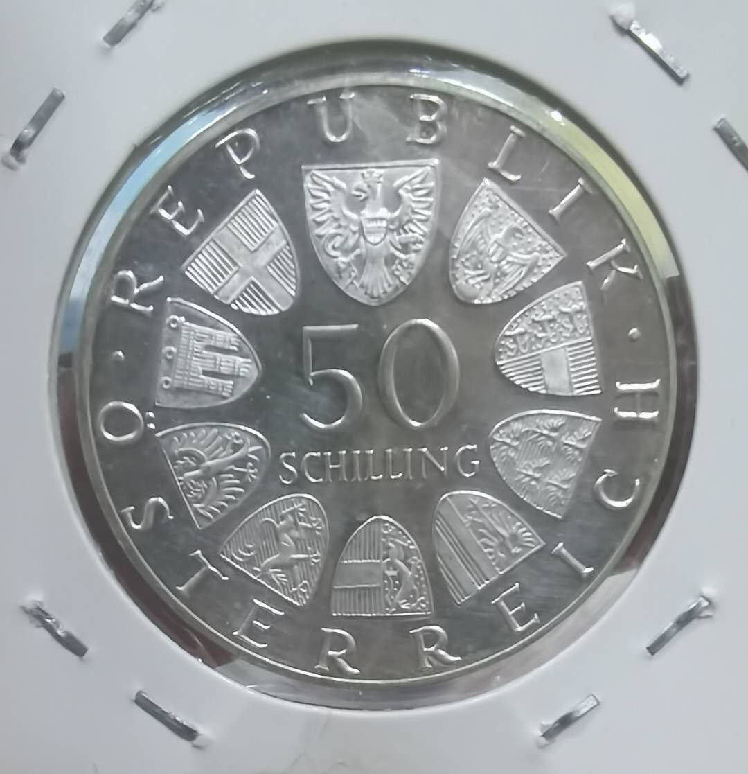 北京马甸外币专卖微拍第四十一期，金银币专场，陆续上新，欢迎关注 	1974年奥地利50先令精制银币，重20克，成色900，品相如图 