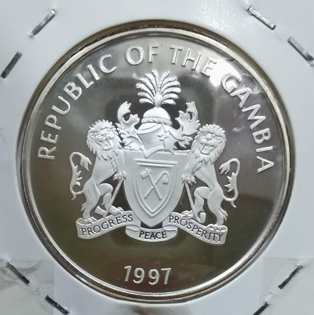 北京马甸外币专卖微拍第四十一期，金银币专场，陆续上新，欢迎关注 	1997年冈比亚纪念香港回归邓小平精制银币，重1盎司，成色999，品相如图 