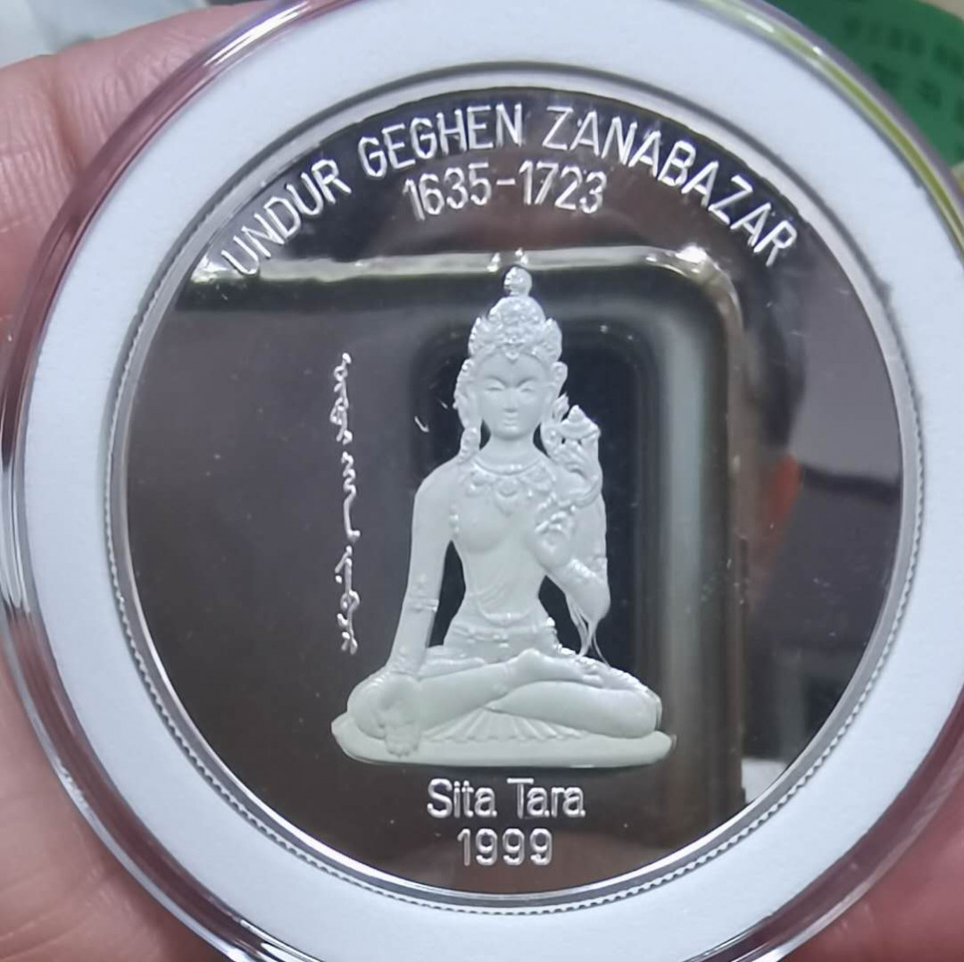 北京马甸外币专卖微拍第四十一期，金银币专场，陆续上新，欢迎关注 1999年少见的蒙古扎纳巴扎尔银币，重量：25克，成色：925，品相如图，发行量：2500枚