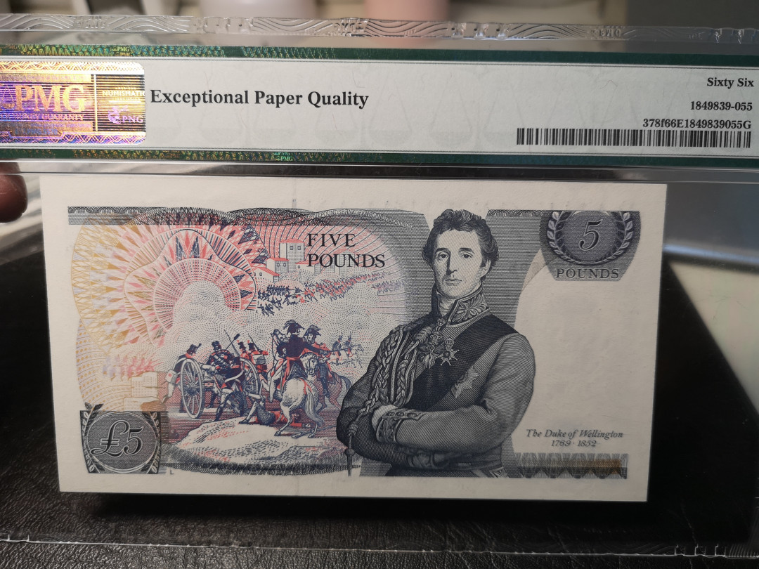 《外钞收藏家》二零二一新年拍（第100期） 378f 三签 英国D序列5镑  PMG66