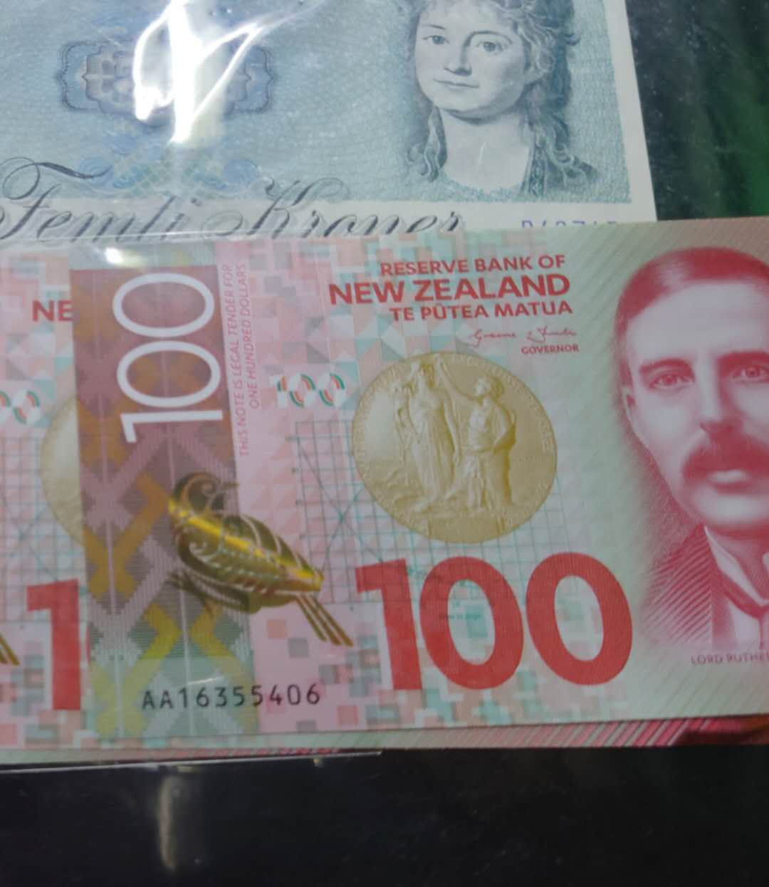 【囧羊收藏】精选微拍第14期~2021年第五期 世界纸币 2016年新西兰100元 首发AA冠 全新绝品（同款连号的另一张评了68分见参考图）
