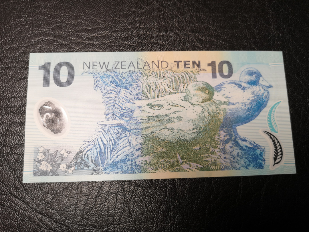《外钞收藏家》二零二一新年拍（第100期） 13年新西兰10刀 首发AA冠  全新UNC