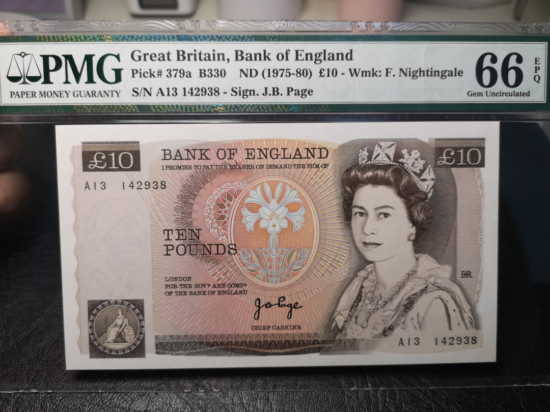 《外钞收藏家》二零二一新年拍（第100期） 379a 首签  英国D序列10镑  PMG66