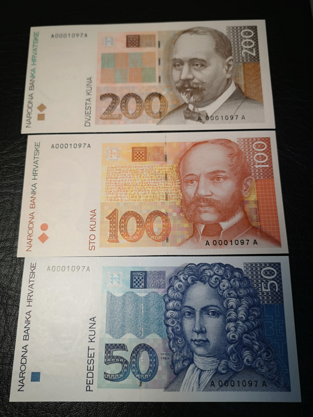 《外钞收藏家》二零二一新年拍（第100期） 克罗地亚5-200面额6七张全同号1097号 全新UNC