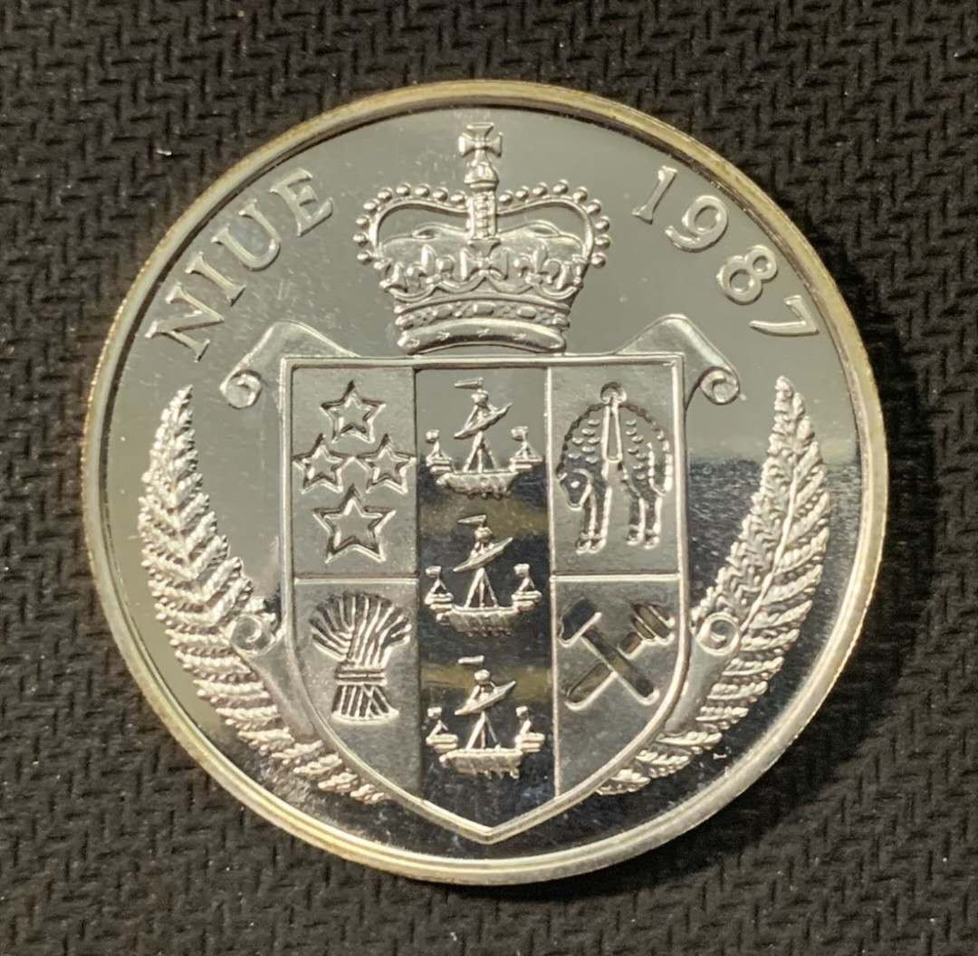 N&C第十一期: 欢乐捡漏场 1987年纽埃网球运动员纪念币50元银币27.1克0.625银 与新西兰元等值 120