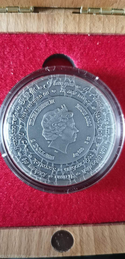 新年快乐，给大家拜年了 纽埃情人节2盎司银币，福利价格仅1枚