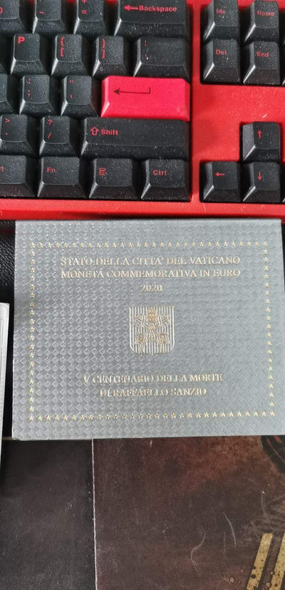 新年快乐，给大家拜年了 2020年梵蒂冈普制拉斐尔卡册，特价秒杀