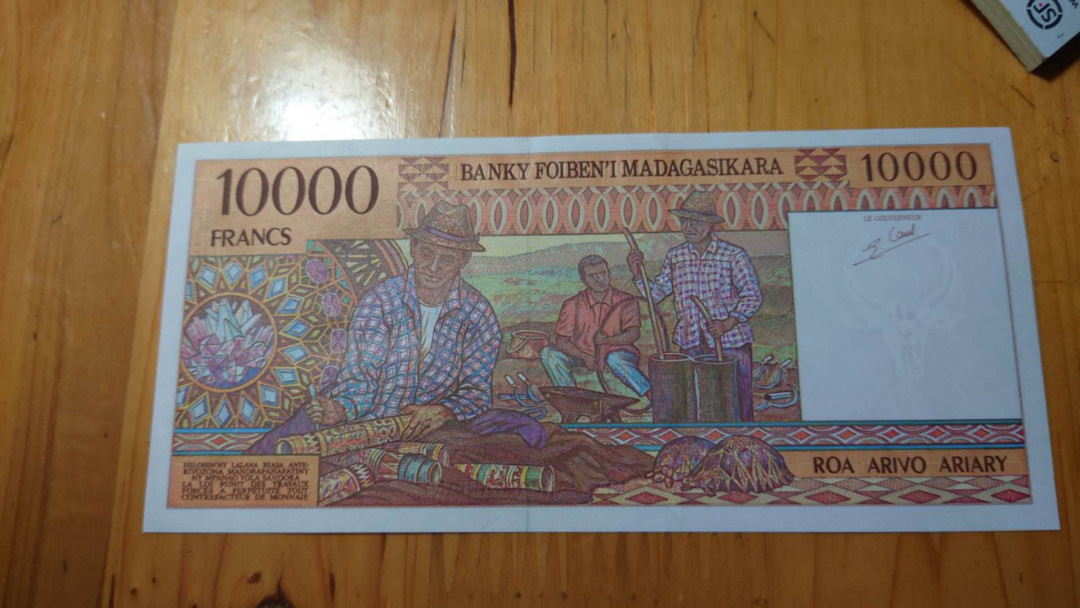 【囧羊收藏】精选微拍第14期~2021年第五期 世界纸币 马达加斯加10000法郎 全新UNC绝品