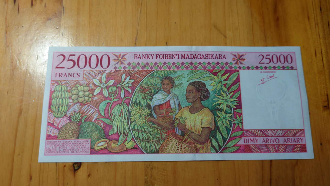 【囧羊收藏】精选微拍第14期~2021年第五期 世界纸币 1998年马达加斯加25000法郎 全新UNC绝品