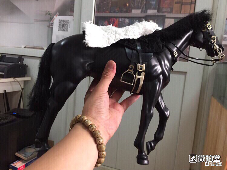 零元拍 DID 1/6 黑色战马模型，配黑白两付马鞍，不可动关节