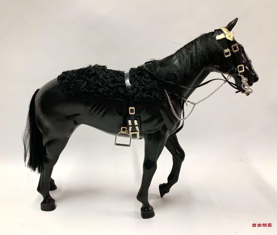 零元拍 DID 1/6 黑色战马模型，配黑白两付马鞍，不可动关节
