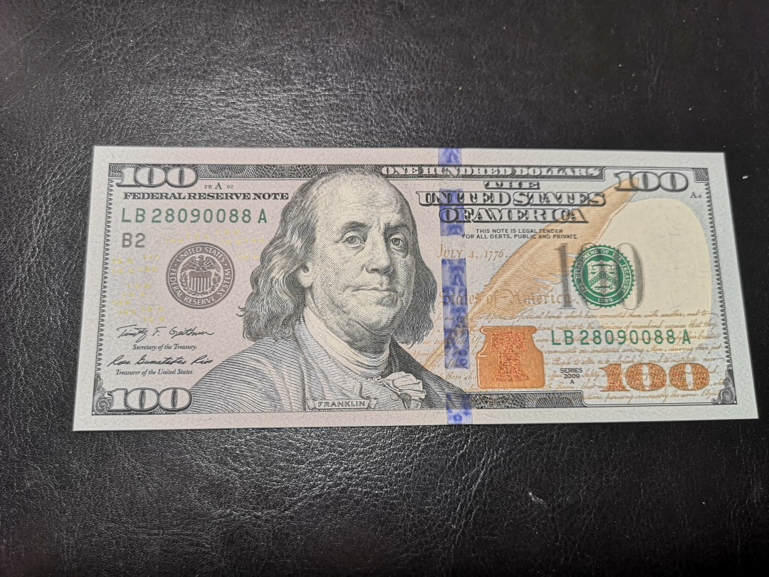 《外钞收藏家》第一百零一期拍卖 2009年100美元 好号 尾88  全新UNC