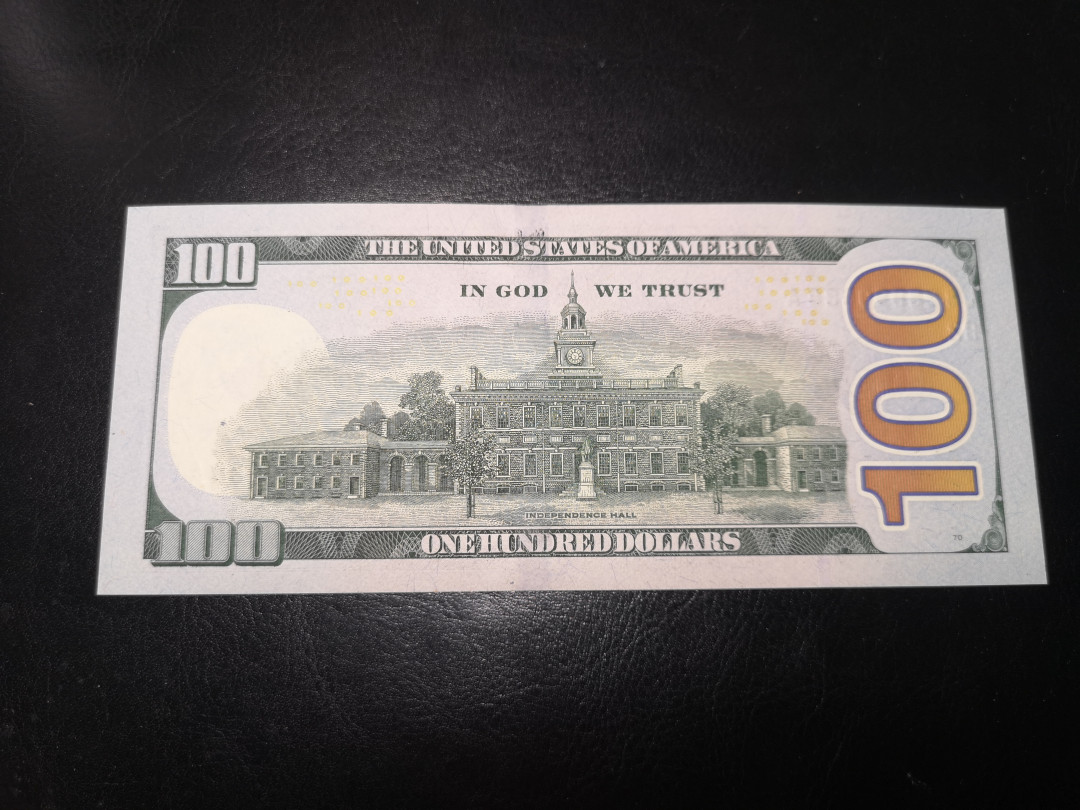 《外钞收藏家》第一百零一期拍卖 2009年100美元 好号 尾88  全新UNC